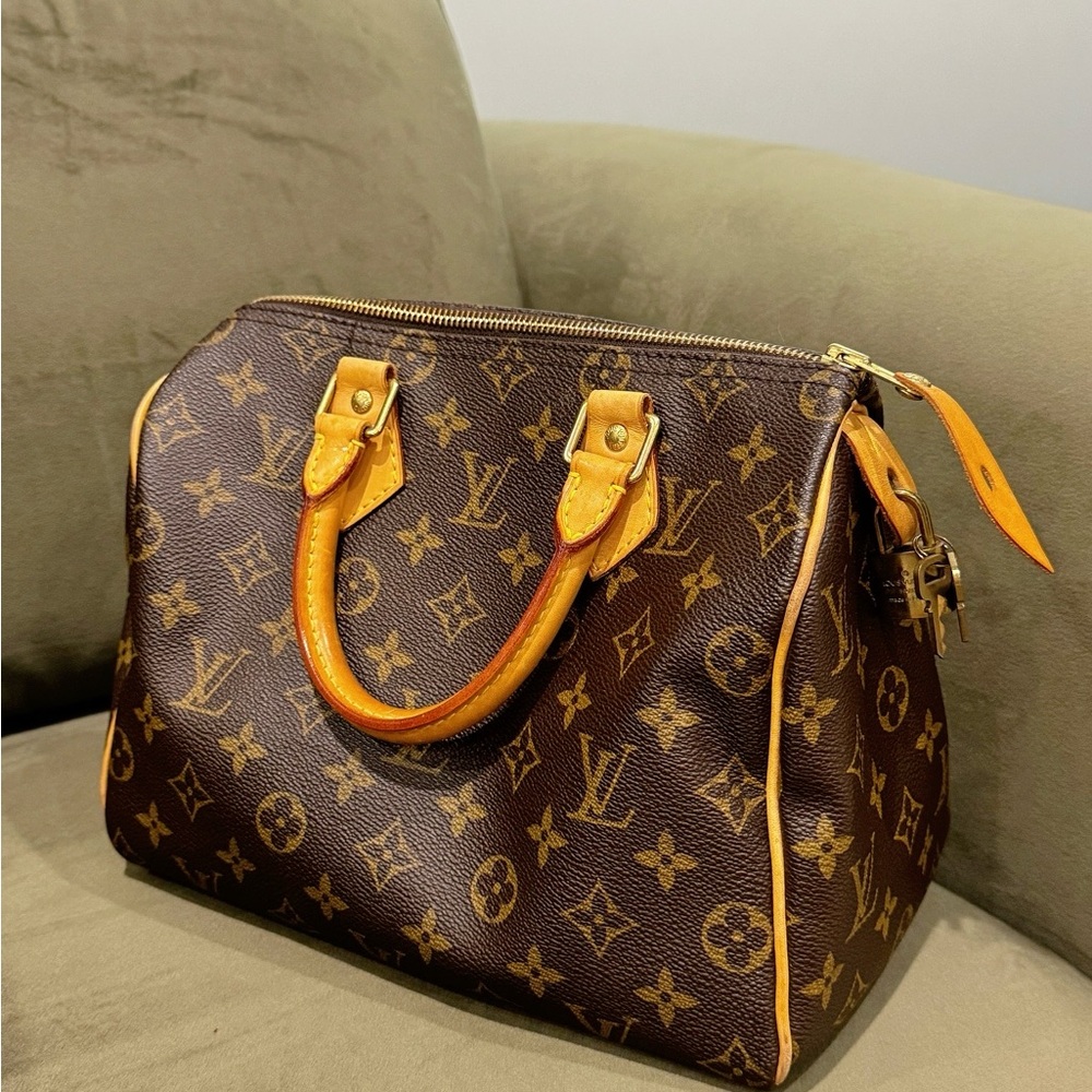 Louis Vuitton - Vintage Speedy 25 in Monogram